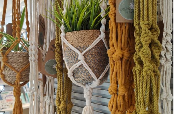 Hanging by a thread vic image