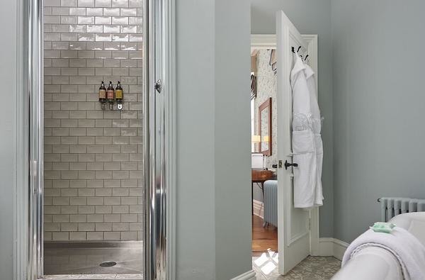 Tattinger Suit Bathroom HDV